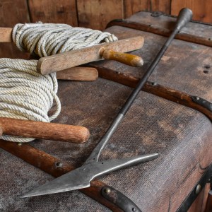 antique-late-1800s-19th-century-dutch-whaling-harpoon-iron-curiosity-oddity-decor-collection (1) Antique 1800s 19th Century Toggle Head Whaling Harpoon Curiosity Oddity Collection