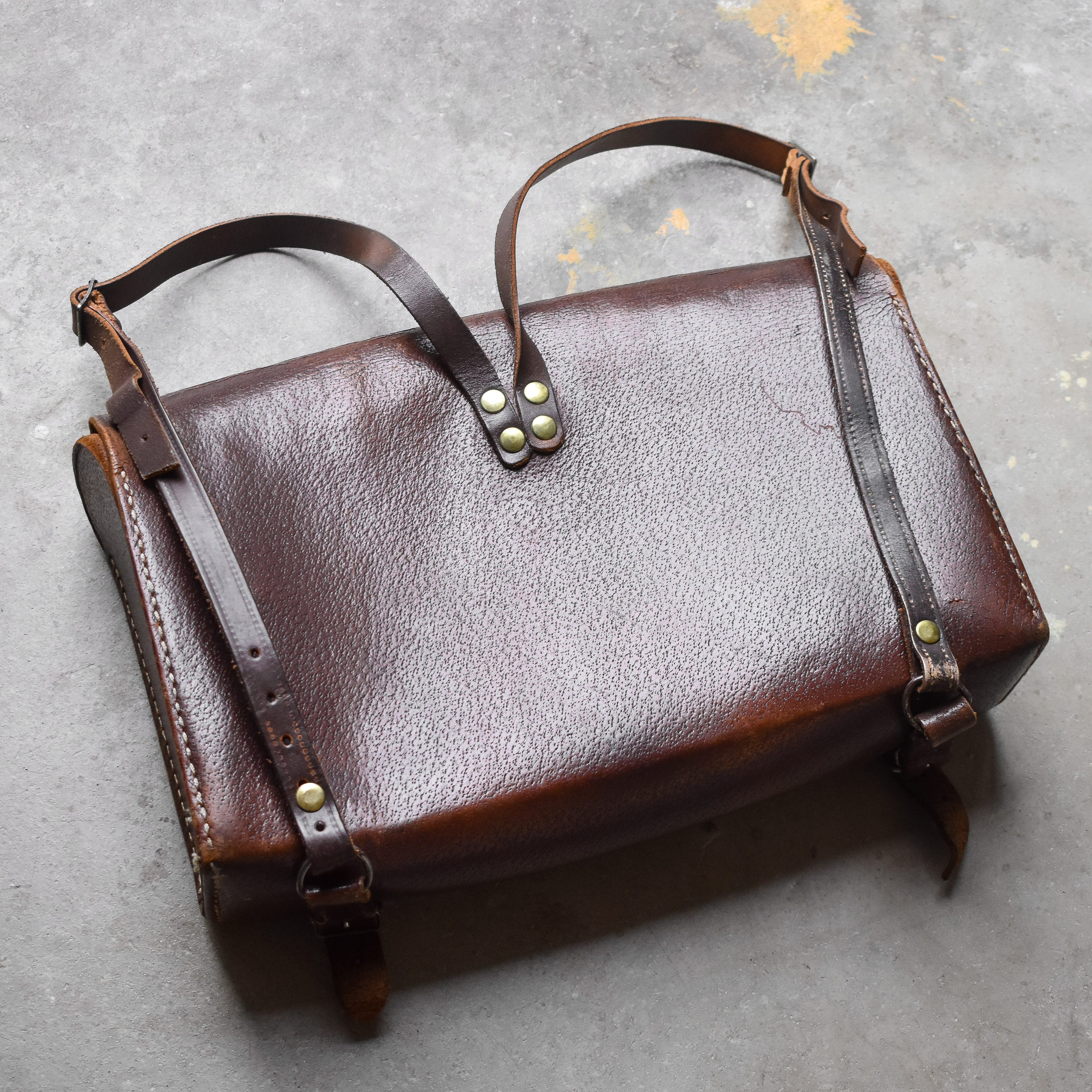 vintage-50s-1950s-leather-briefcase-rucksack-backpack-school-bag-mens-brown-classic-book-laptop (4)