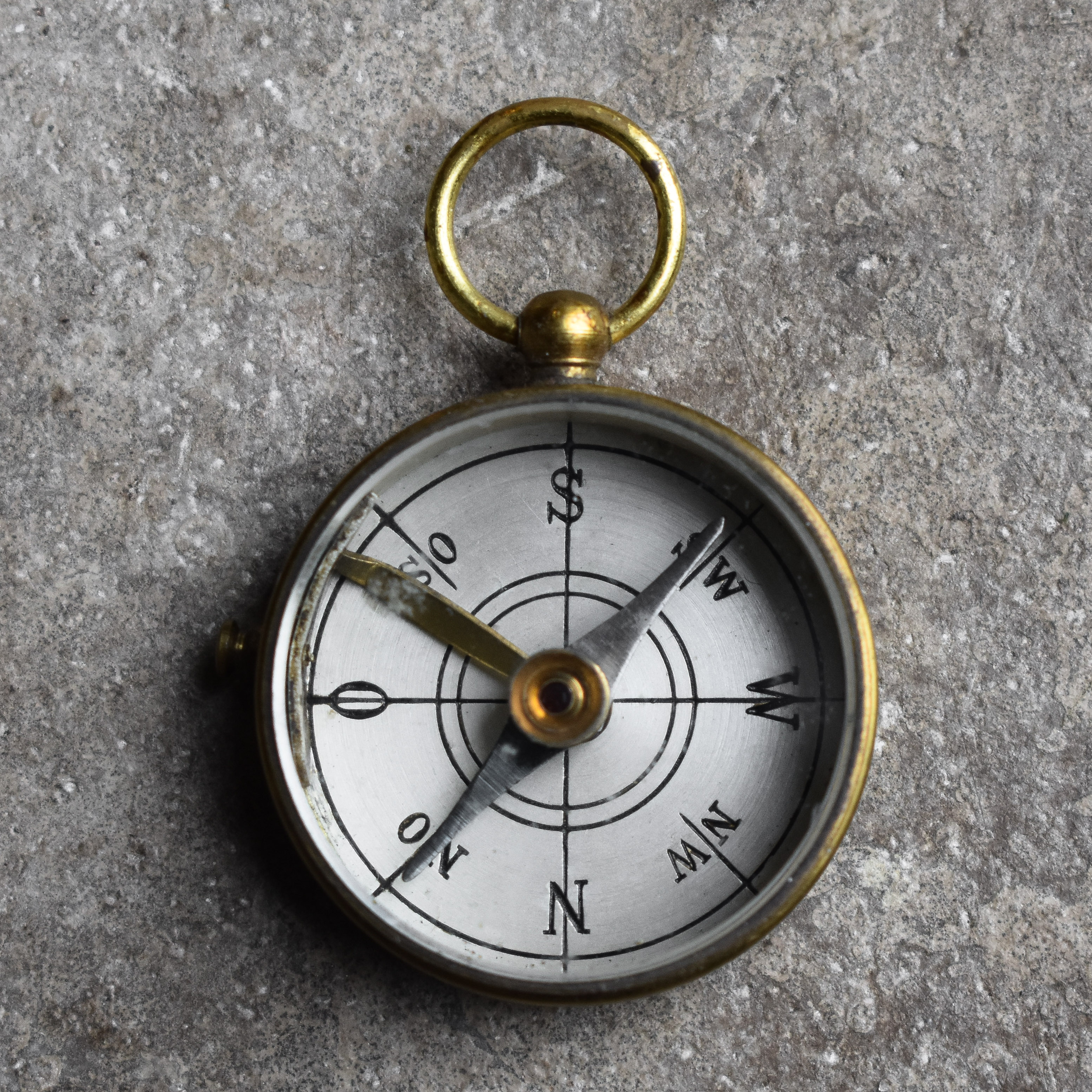antique-vintage-30s-1930s-german-pocket-field-compass-gear-pendant-jewelry-brass-cased-small-decor-curiosity-gift (4) Antique Vintage 30s 1930s German Brass Cased Pocket Field Compass Hiking Bushcraft Pendant Jewerly Small Decor Gift