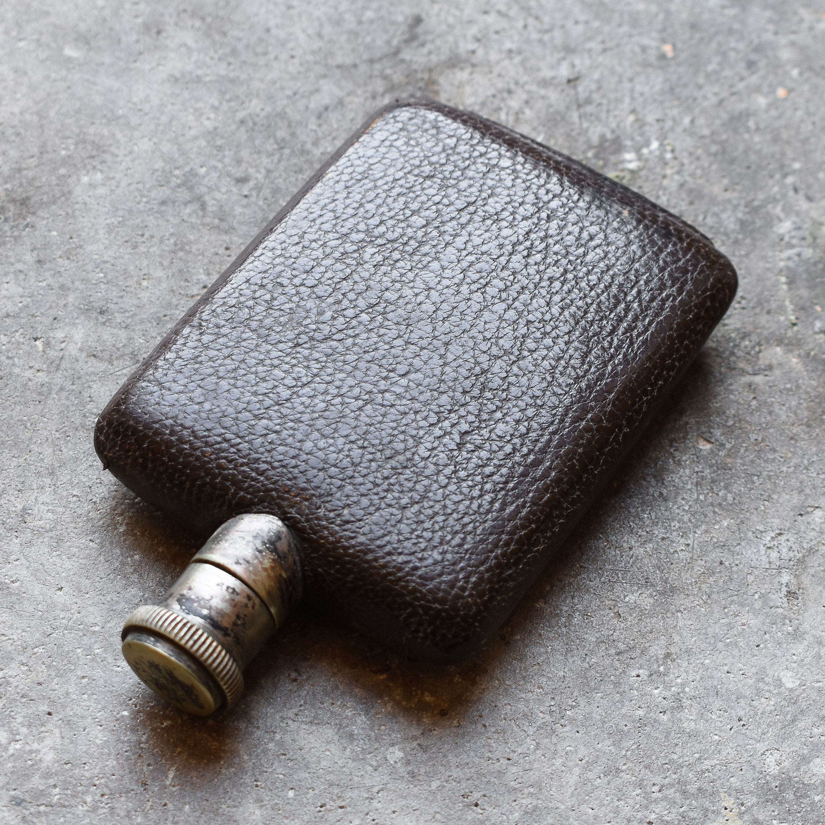 vintage-50s-mini-hip-flask-bottle-canteen-flacon-field-gear-hiking-hunting-decor-gift-leather-brown (3)
