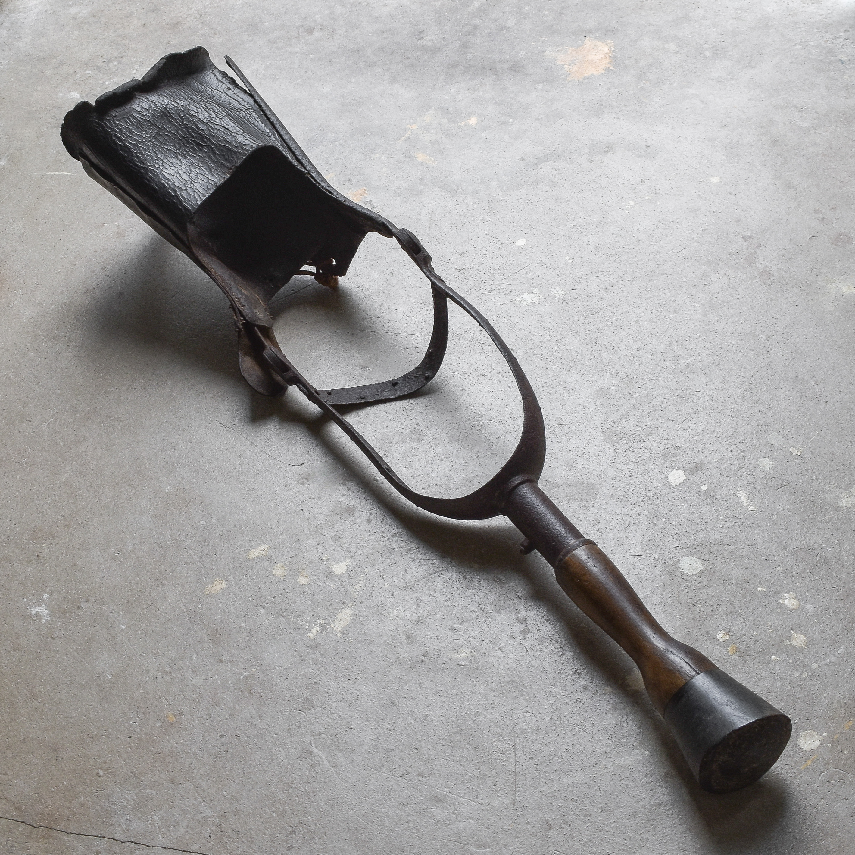 antique-vintage-19th-century-1800s-prosthesis-prosthestic-wooden-leg-pirate-curiosity-oddity-collection-medical (2)