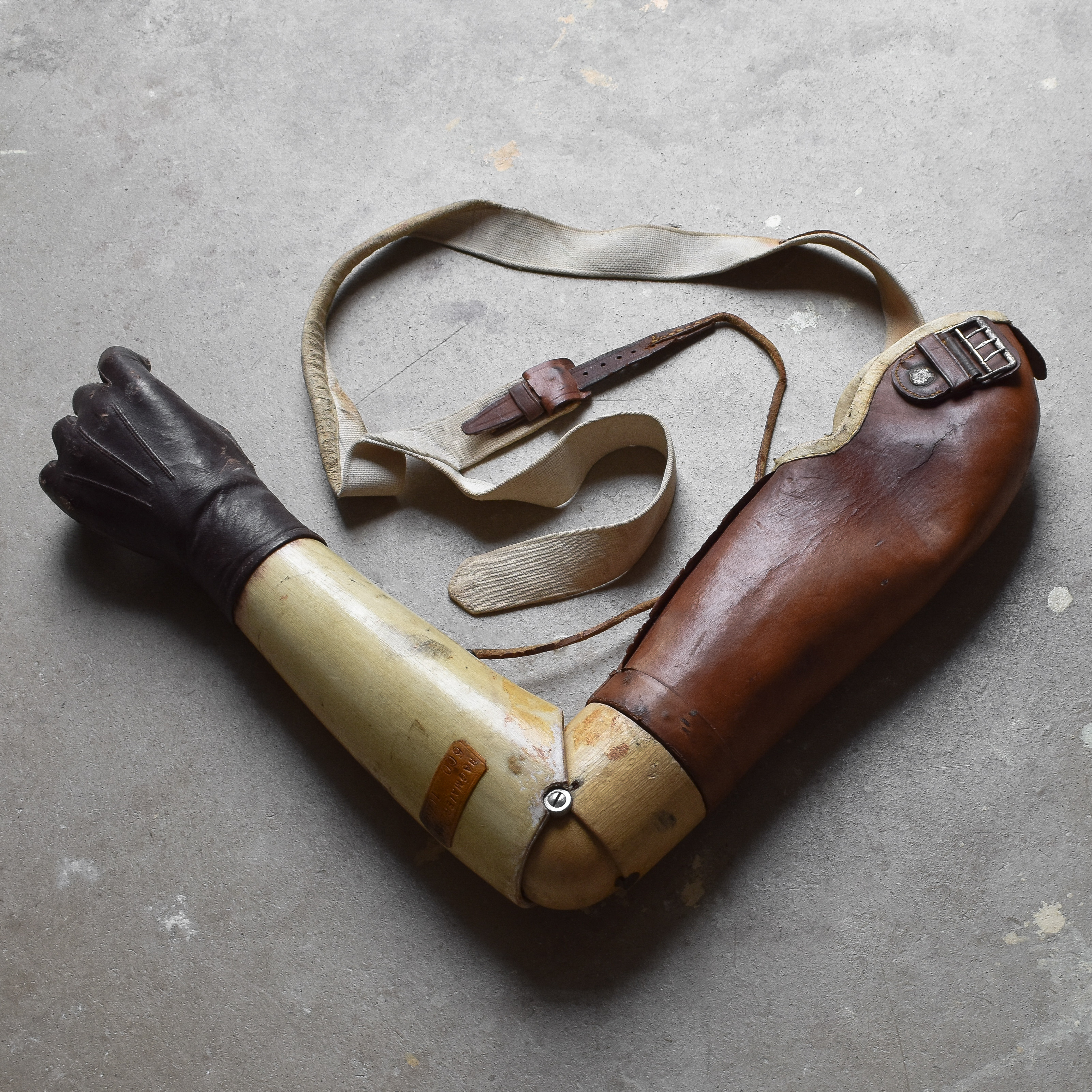 antique-vintage-30s-1930s-prosthetic-arm-prosthesis-wood-leather-curiosity-curiosities-oddity-medical-anatomy-collection-rustic (4) Antique Vintage 30s 1930s Prosthetic Arm Prosthesis Leather Curiosity Oddity Curiosities Medical Anatomy Collection Rustic