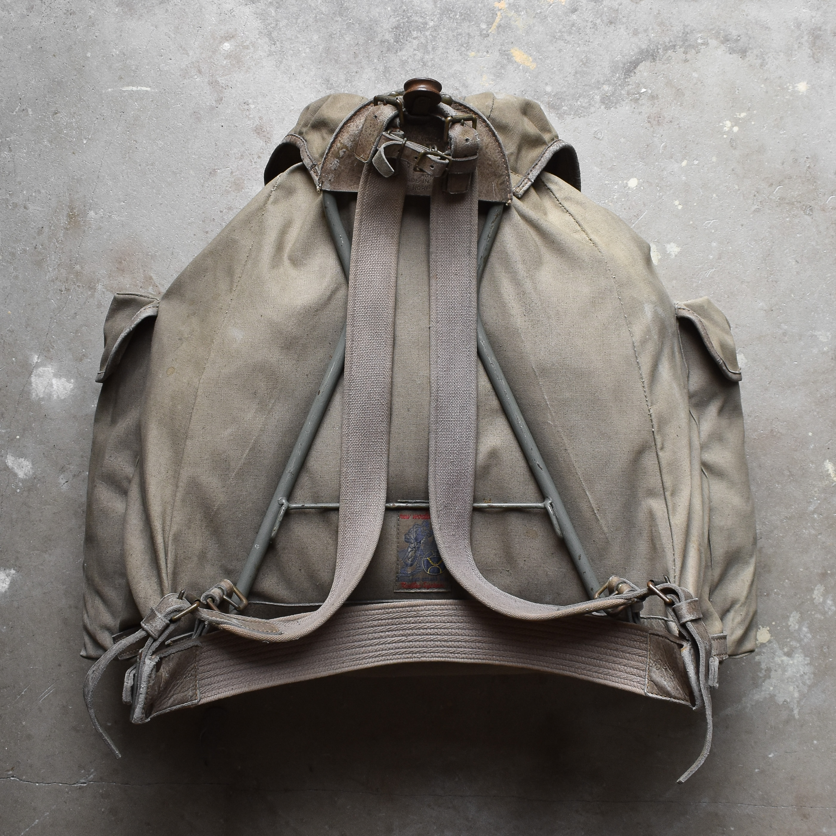 antique-vintage-30s-1930s-norwegian-norway-bergans-rucksack-backpack-pack-bag-hiking-bushcraft-daily-rugged-canvas-leather (4)