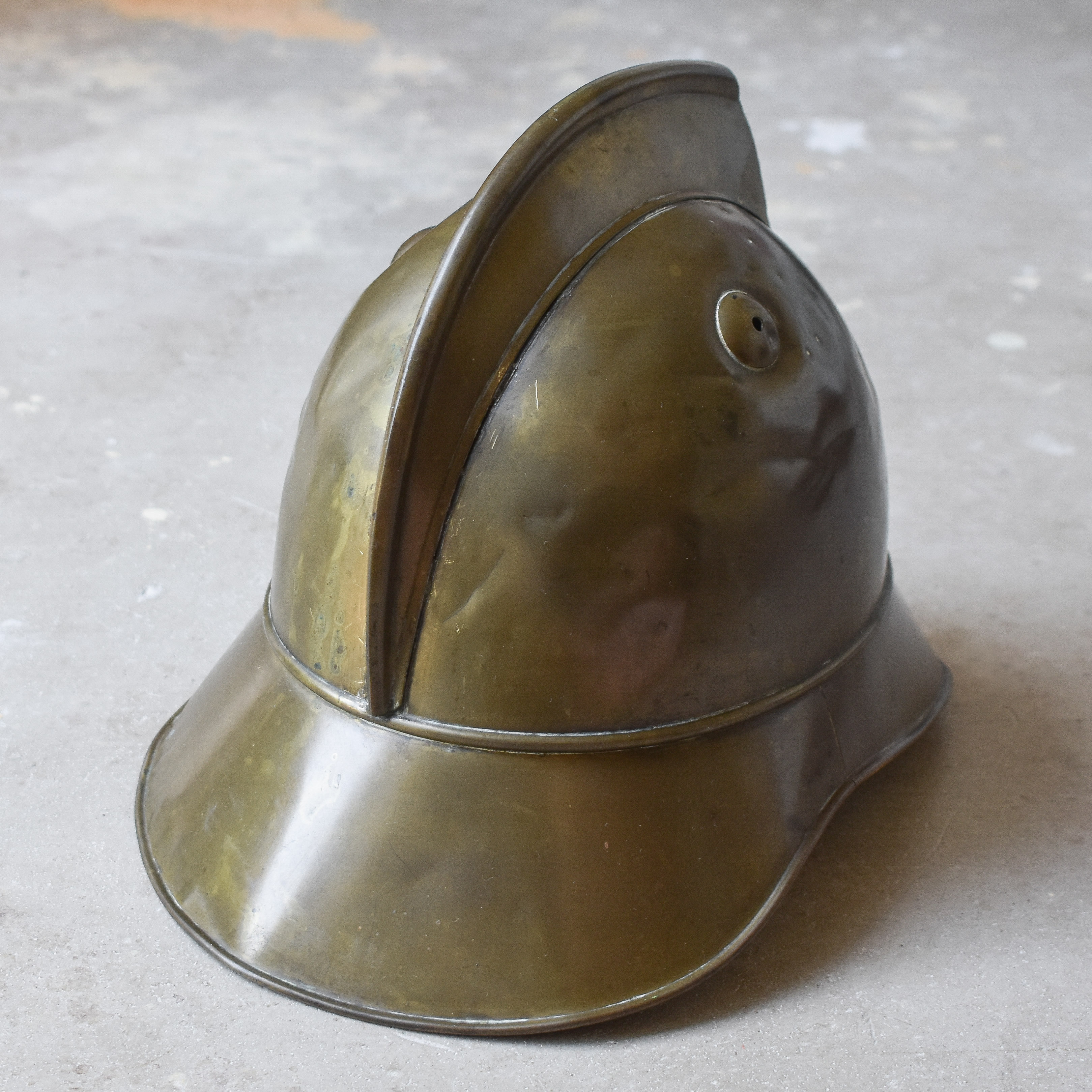 antique-vintage-late-1800s-19th-century-swiss-brass-firemans-fire-brigade-fighter-helmet-decor-rustic (5)