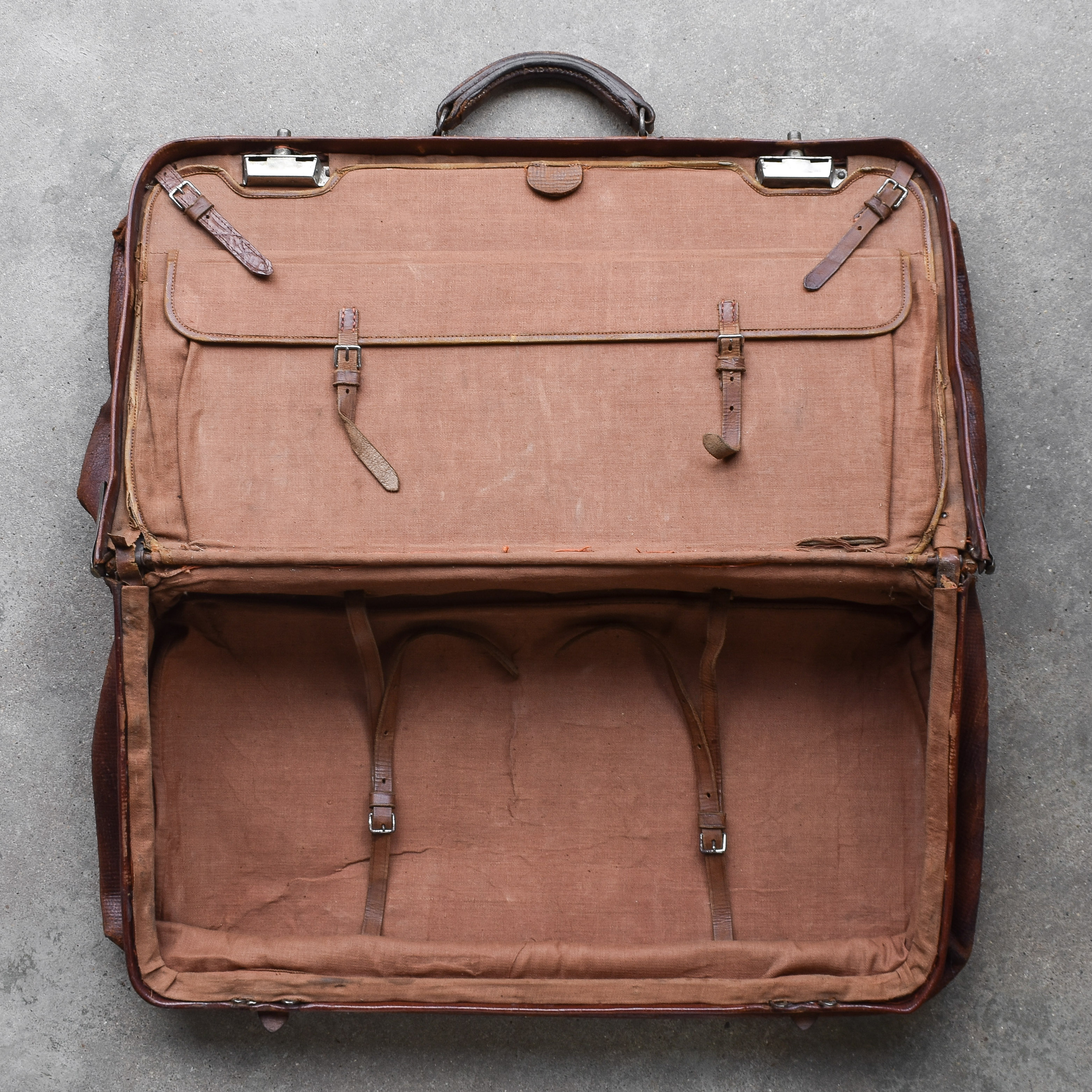 antique-vintage-early-1900s-french-brown-leather-travel-bag-luggage-gladstone-case-valise-suitcase-steam-liner-decor (1) Antique Vintage Early 1900s French Leather Gladstone Travel Bag Case Valise Luggage Suitcase Steam Liner Steamer Decor Brown