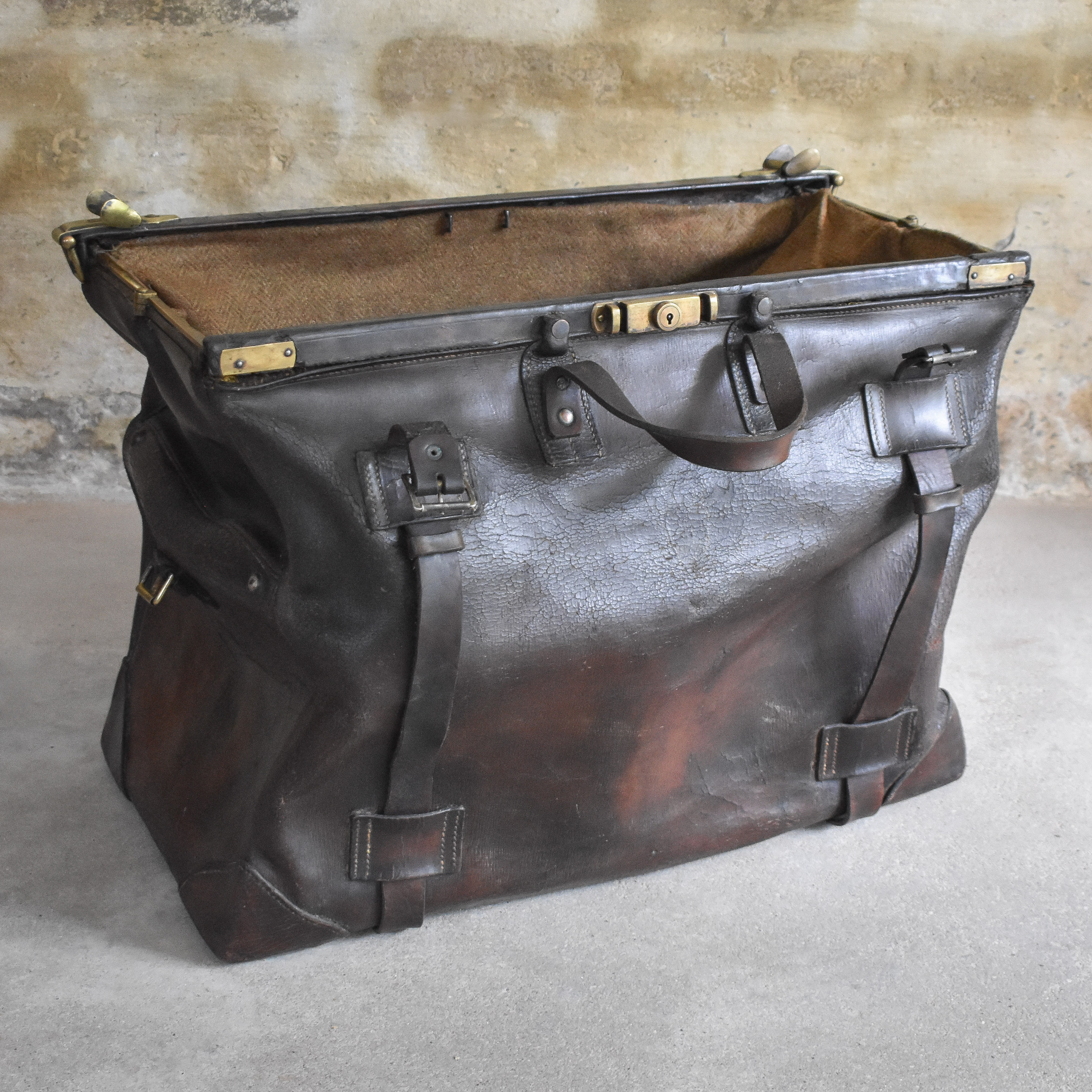 antique-vintage-early-1900s-leather-gladstone-travel-bag-luggage-suitcase-case-mens-style-rugged-brown-decor (14)