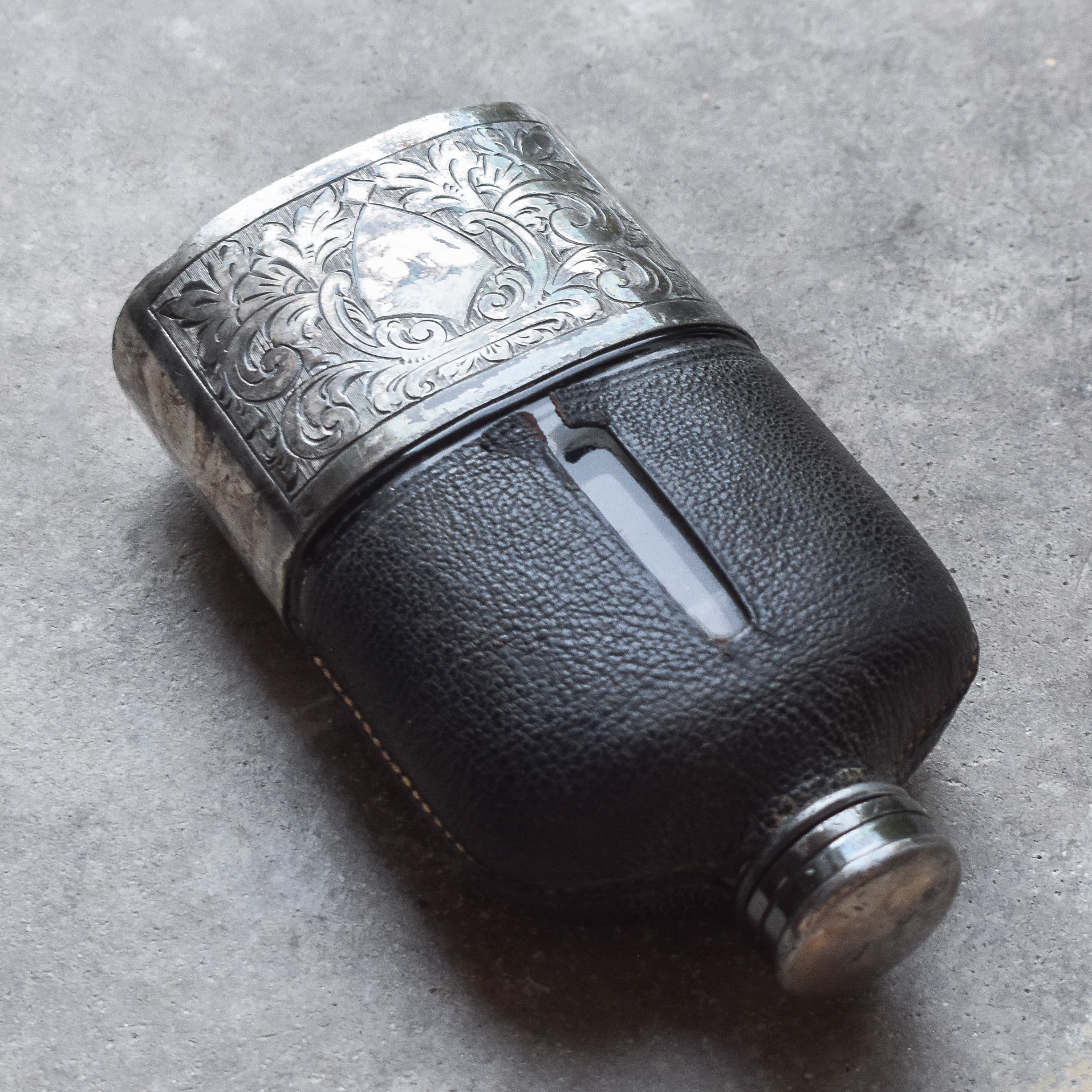 antique-vintage-1920s-20s-british-english-silver-leather-hip-flask-canteen-flacon-bottle-field-gear-hunting-hiking-mens-gift-decor-black (3)