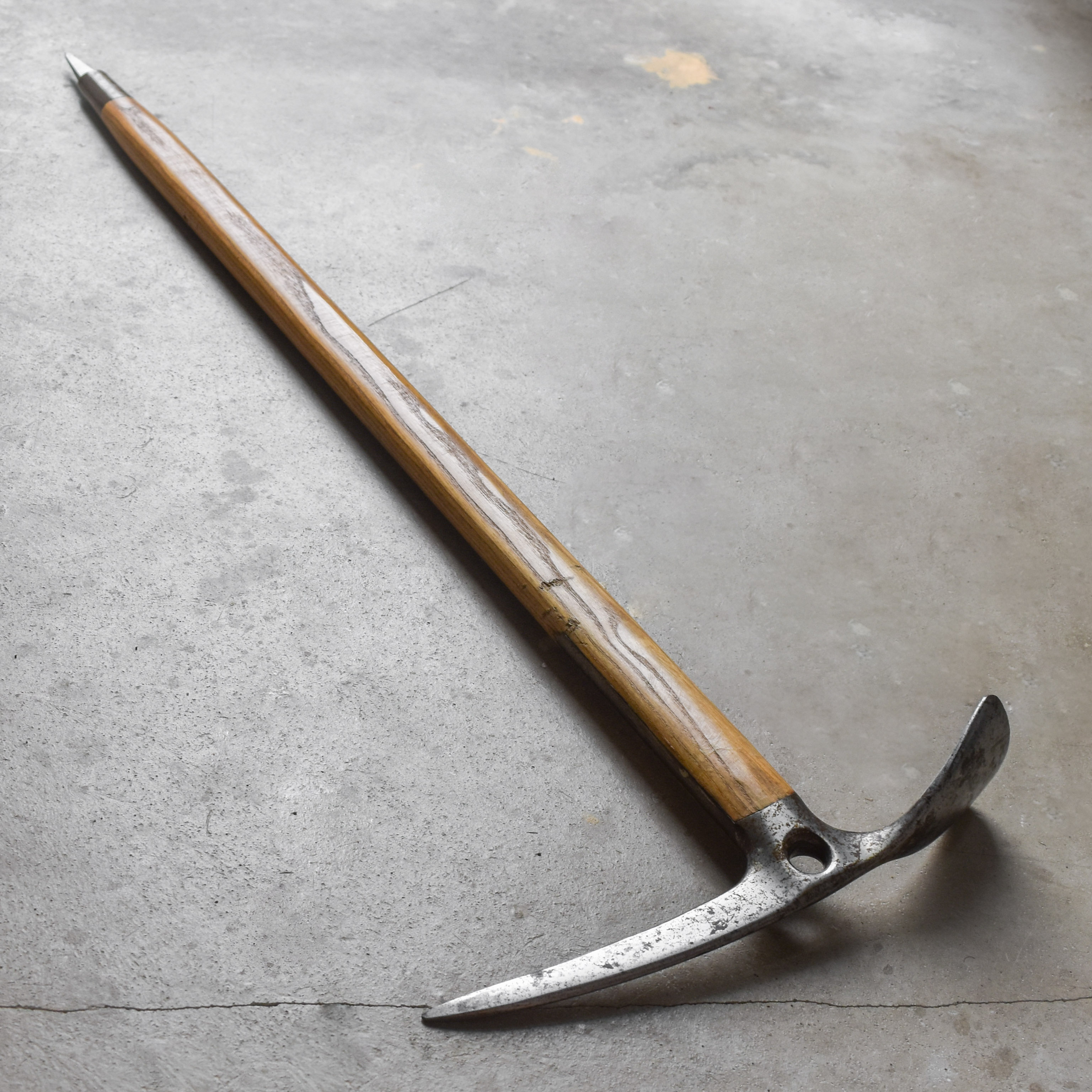 vintage-50s-1950s-stubai-austrian-mountain-ice-axe-ax-pick-mountaineering-alpinism-gear-decor-cabin-lodge-ranch (7)