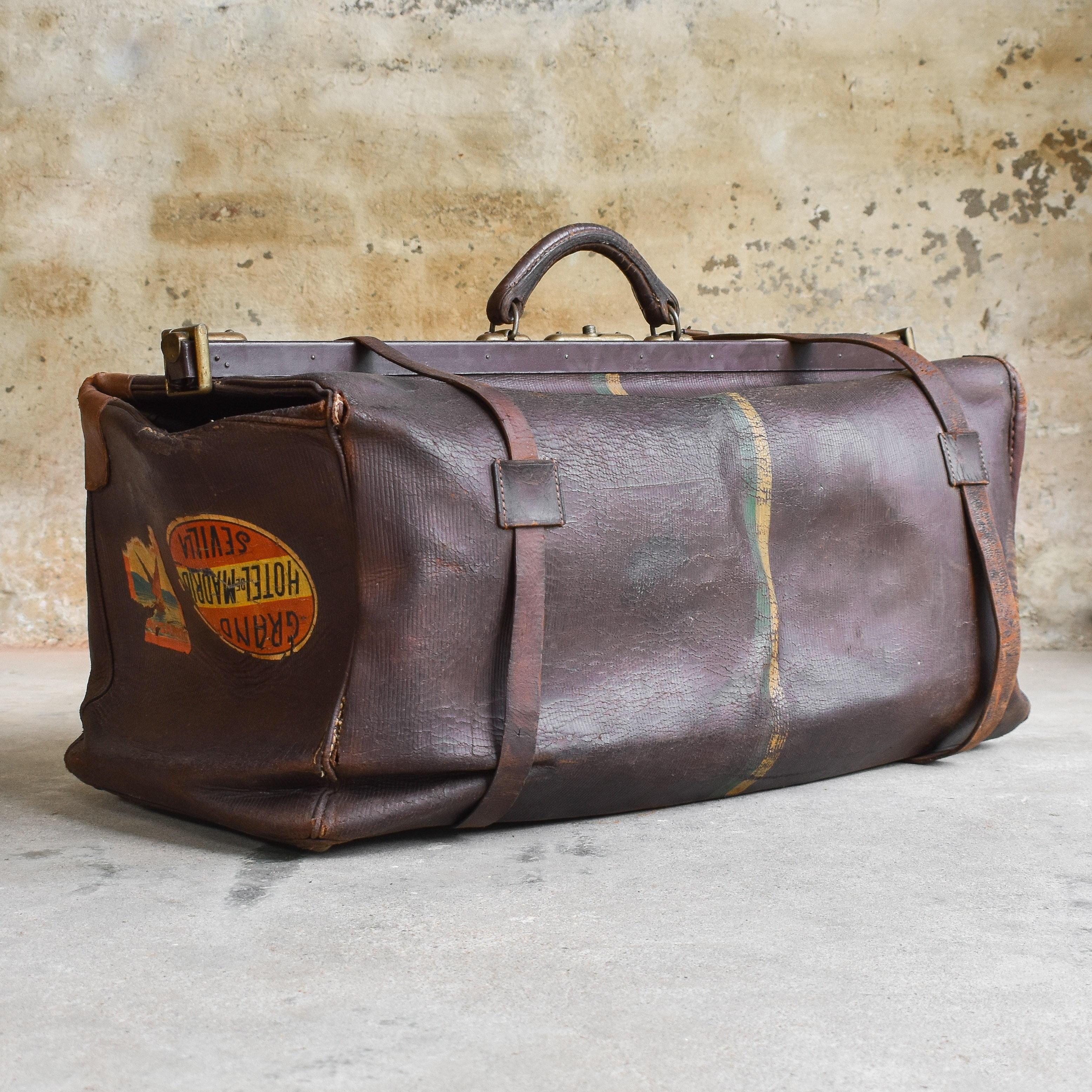 antique-vintage-20s-1920s-leather-vallies-travel-travelling-gladstone-bag-suitcase-case-luggage-baggage-brown-rugged-style-decor-storage (14)