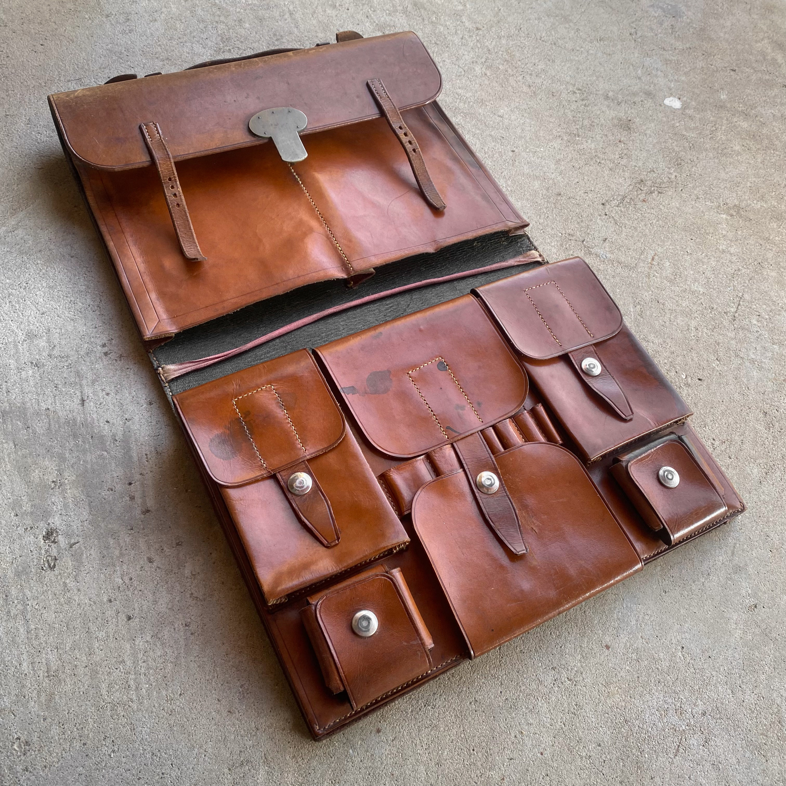 antique-vintage-1930s-30s-british-leather-briefcase-bag-brown-mens-decor-daily-gift-classic-rugged-work (4) Antique Vintage 30s 1930s British Leather Briefcase Bag Daily Work Brown Decor Classic Rugged Mens