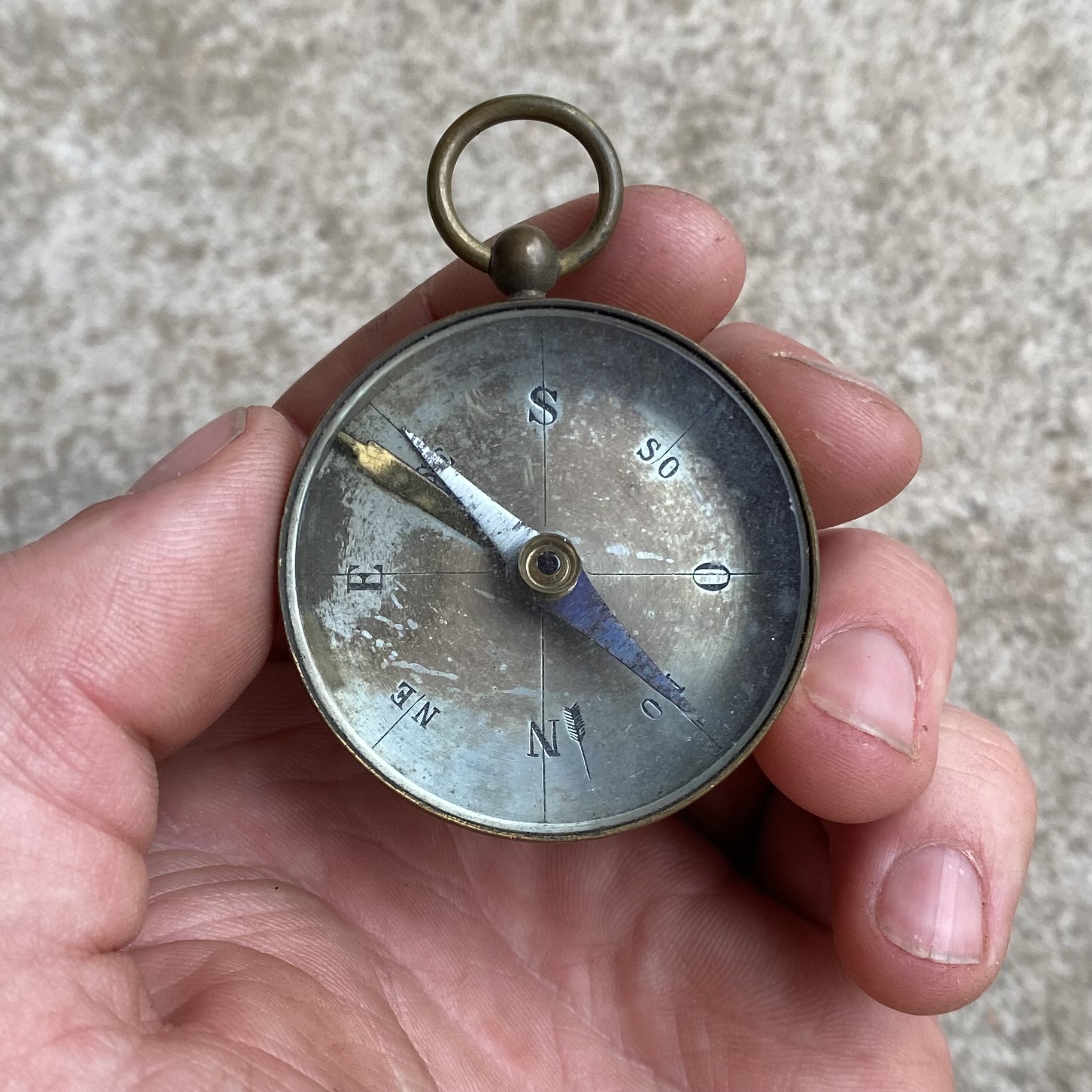 antique-vintage-early-1900s-french-pocket-field-compass-brass-gear-hiking-bushcraft-decor-gift-collection-roots-revived (2)