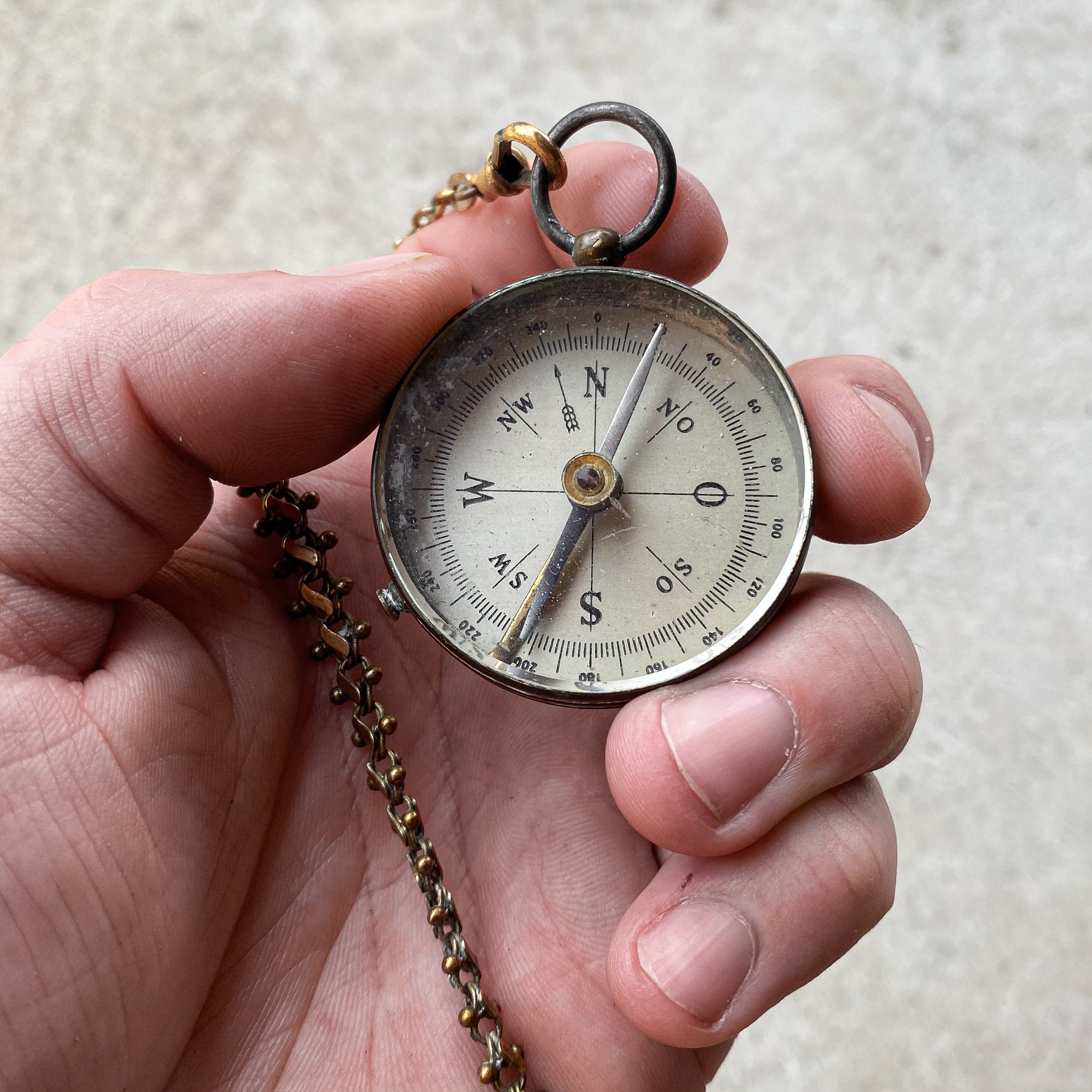 antique-vintage-30s-1930s-german-pocket-field-compass-gear-watch-chain-brass-case-hiking-bushcraft-pendant-jewelry-roots-revived (6)