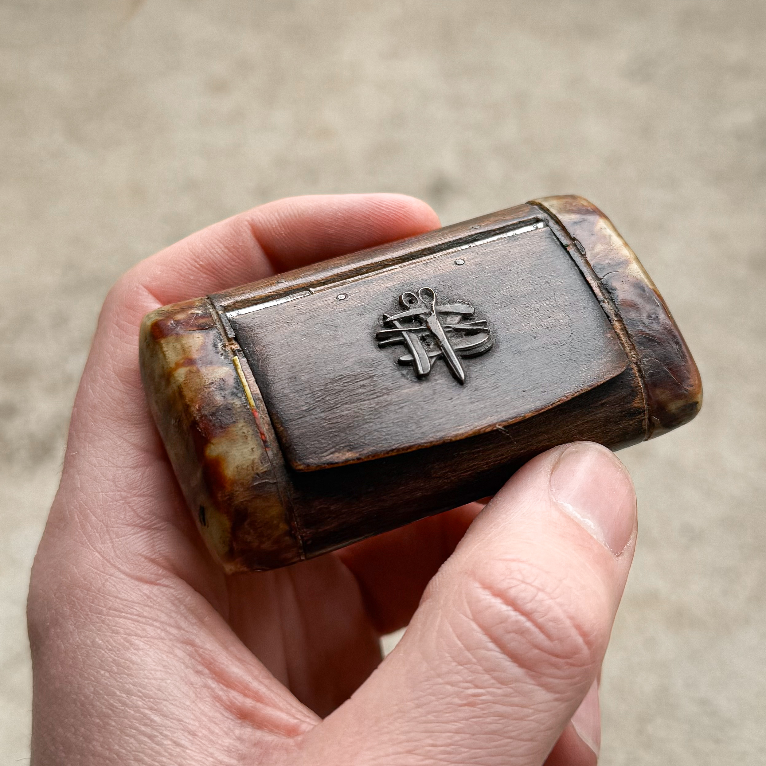 antique-vintage-19th-century-1800s-french-tabatiere-barber-snuff-box-wood-folk-art-decor-collection-curiosity-oddity (2)