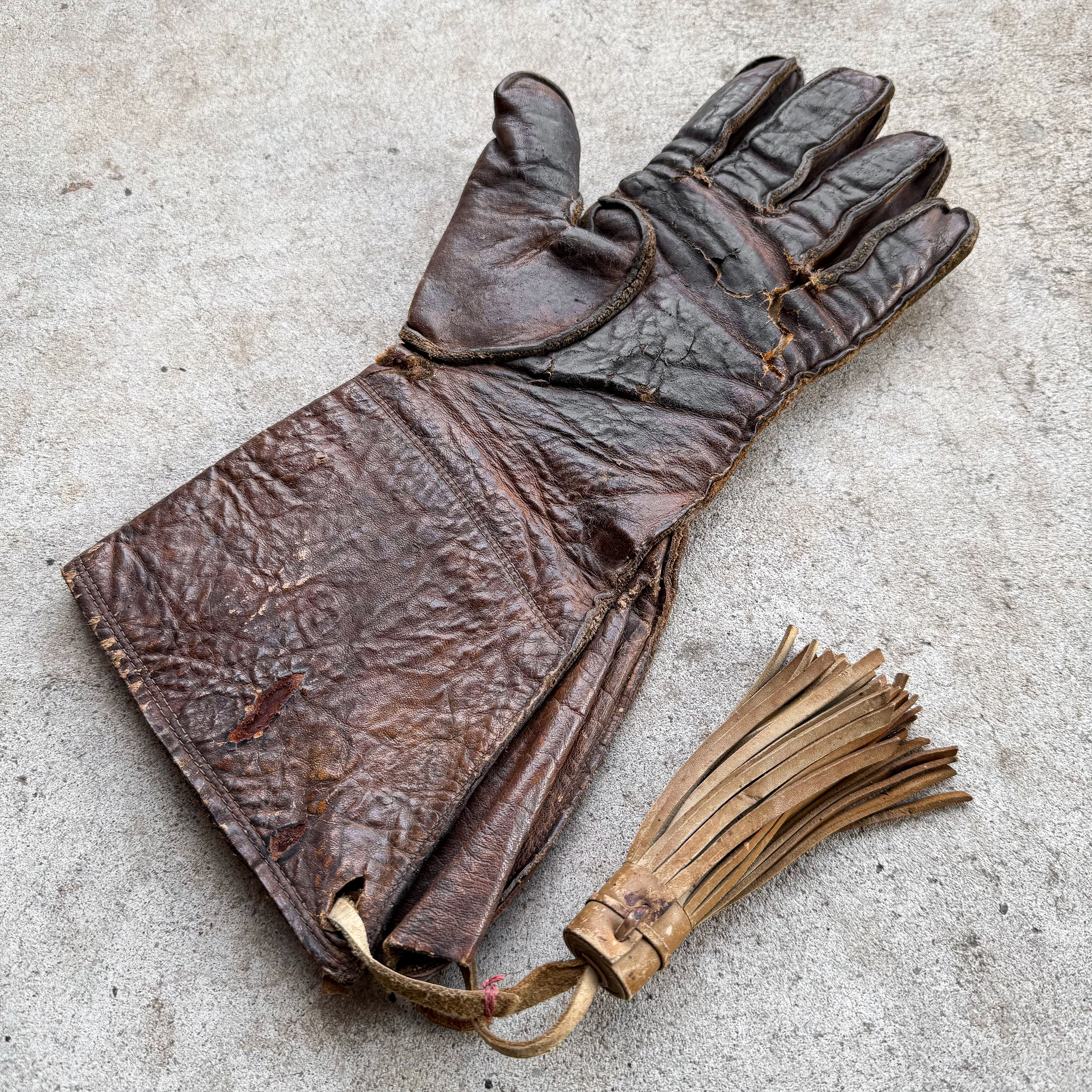 antique-vintage-early-1900s-falconry-falconer-falcon-glove-leather-rugged-curiosity-oddity-collection-decor-gift (7)