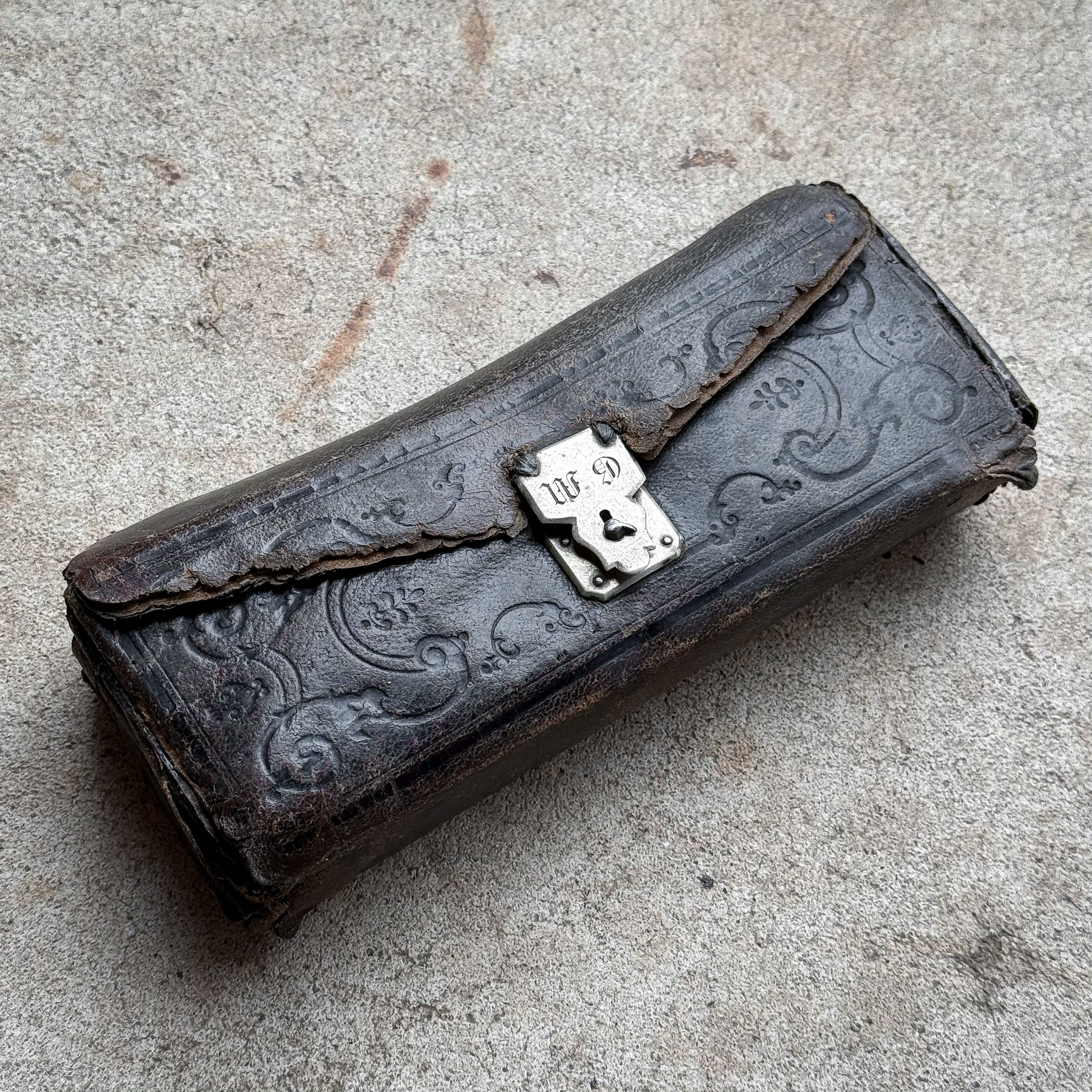 antique-vintage-19th-century-1800s-french-surgical-medical-tools-instruments-roll-pouch-leather-collection-curiosities-oddities-gift (4)