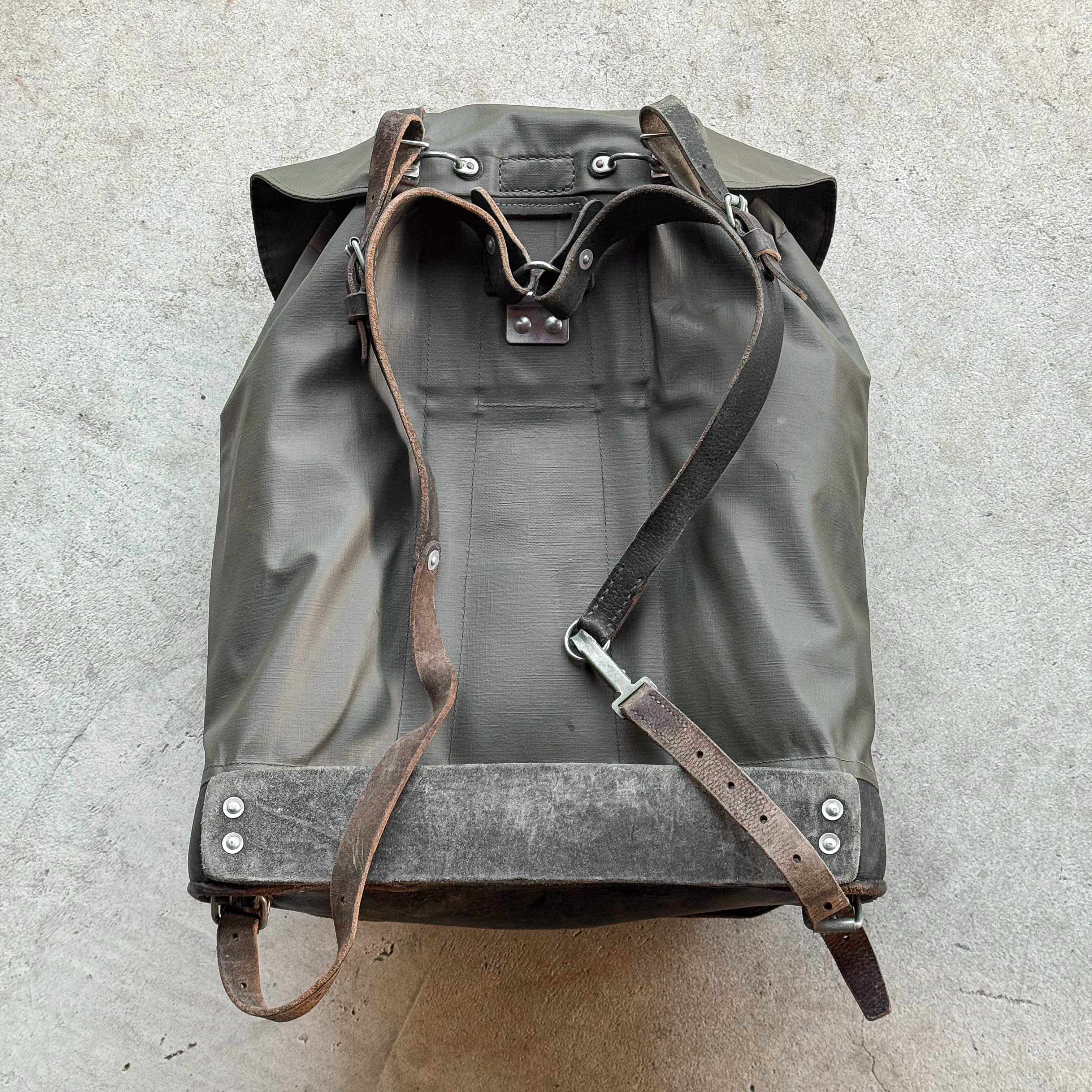 Vintage 1985 Swiss Army mountain rucksack in rubberized canvas with leather straps